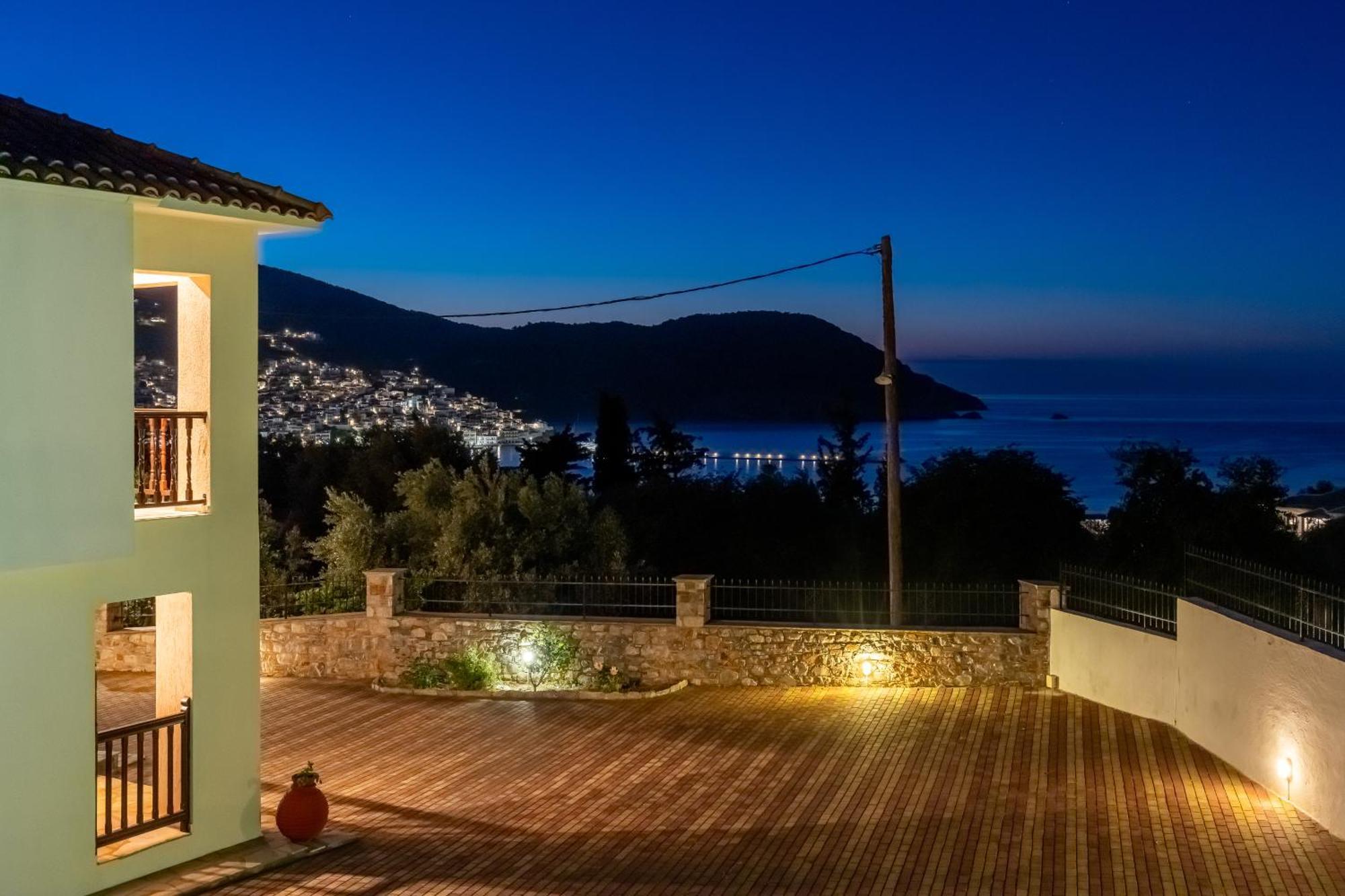 Naiades Superior Apartments In Skopelos With Sea View Close To The Town Exterior photo